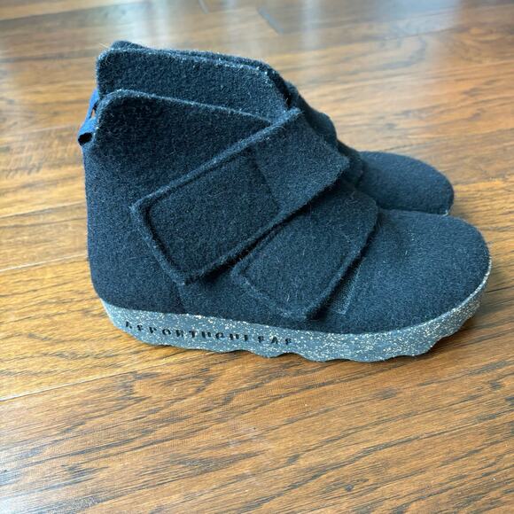 Stylish Black Ankle Booties with Velcro Straps - Picture 3 of 8